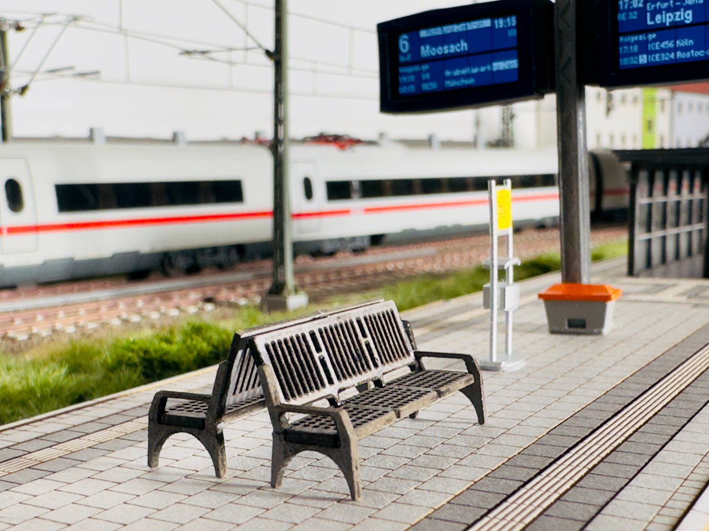 Aschenbecher DB Bahnsteig H0