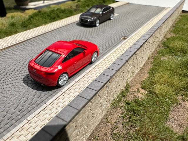 Cobblestone street with sidewalks, drains and wall - Minidiorama 1:87